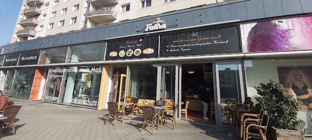 Außenansicht des Fatira Restaurants am Breiten Weg in Magdeburg